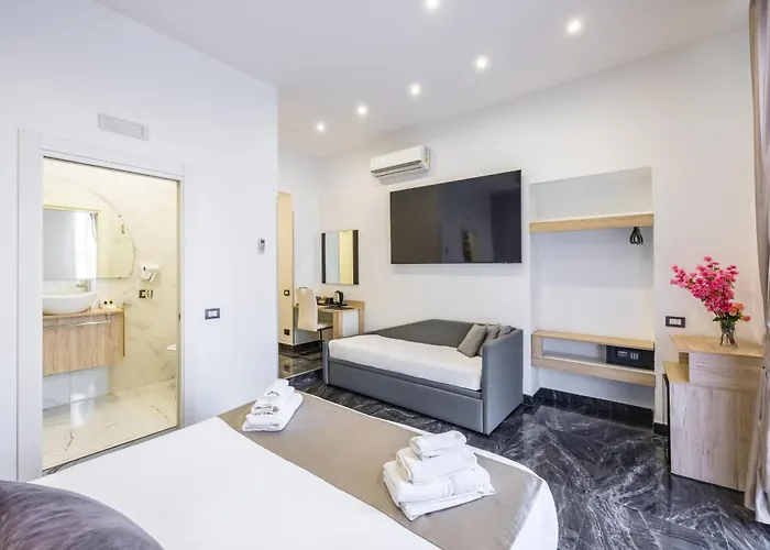 Palace 3*