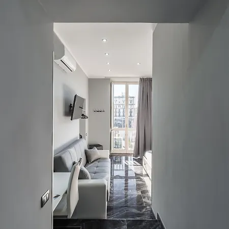 Palace 3* Naples