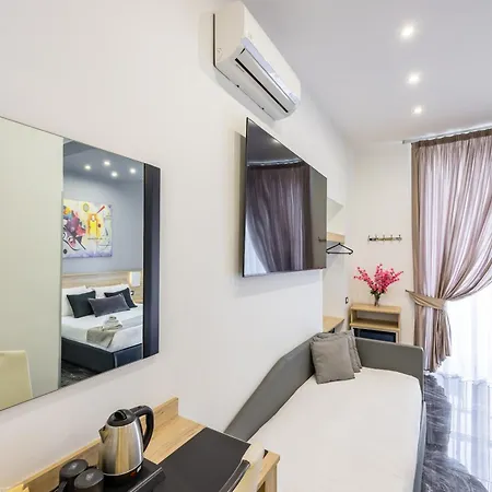Palace 3* Naples