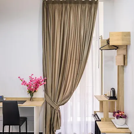 Palace 3*